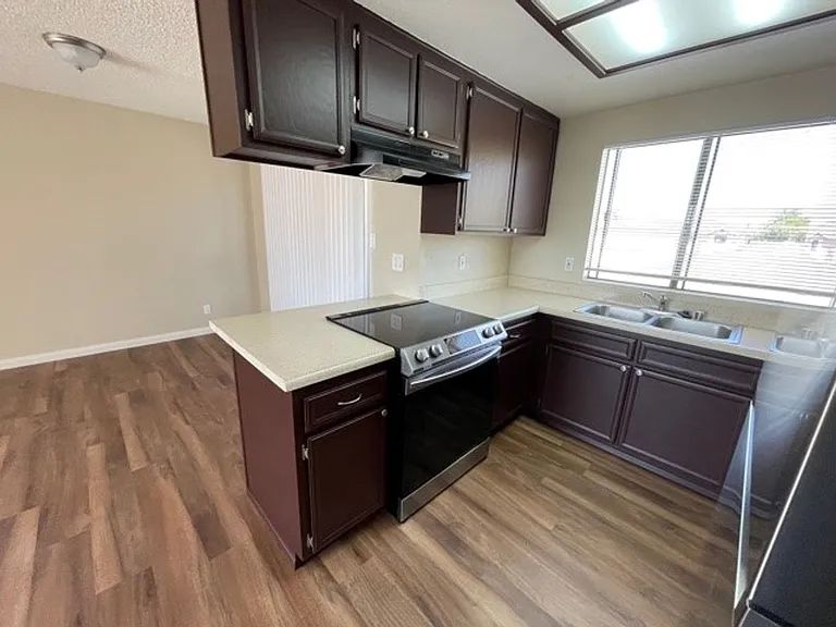 140 Cedar Ave — Photo 7