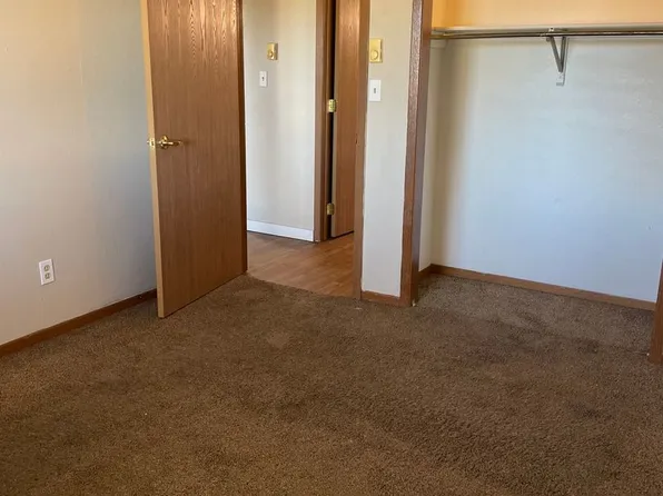 Fairview Apartments, 512 E 18th St, Carroll, IA 51401