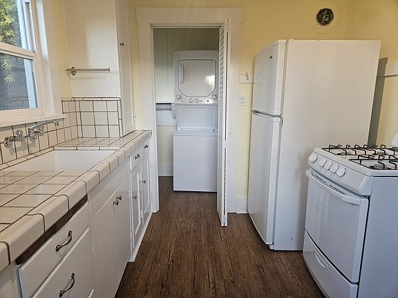 3rd image of 607 Broadway #B