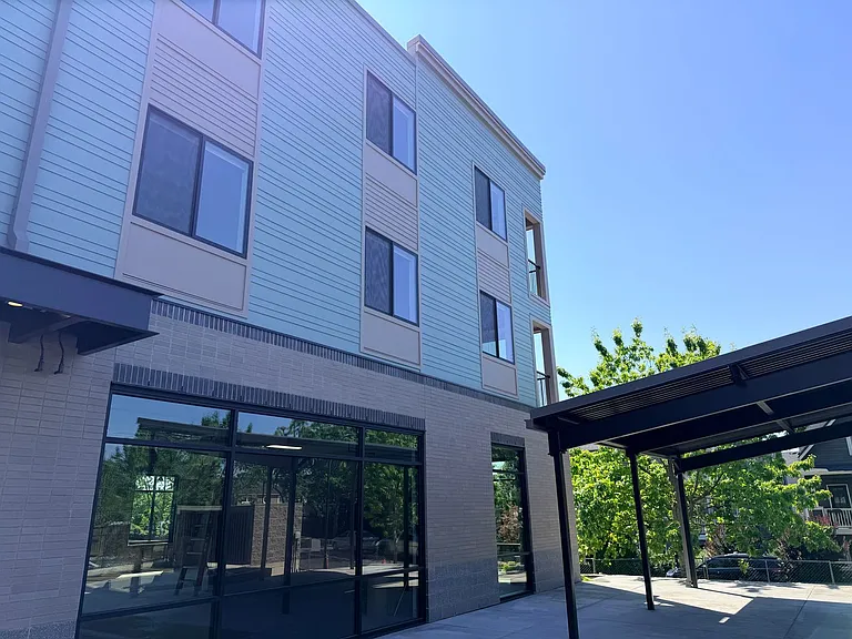 Abbey Creek Square Luxury Apartments — Photo 66
