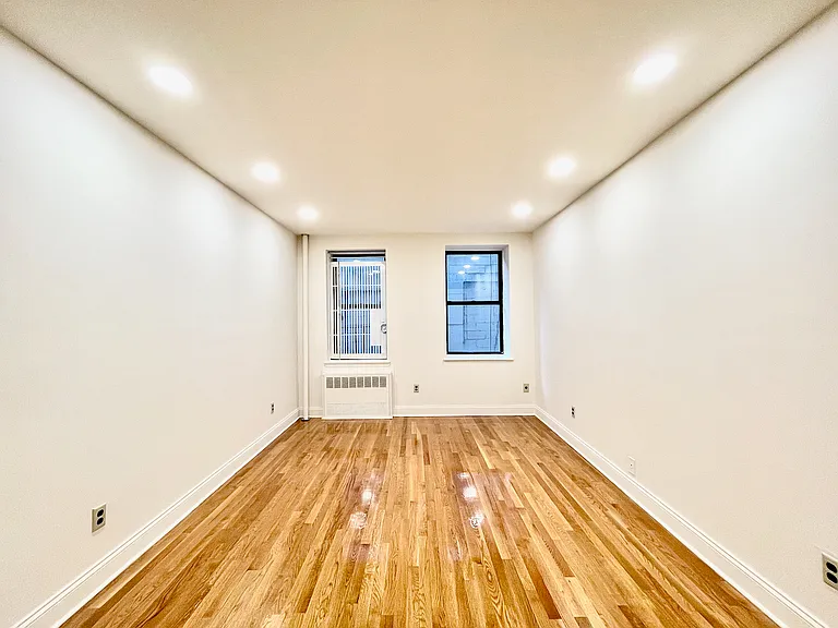 316 E 34th St #1C — Photo 3