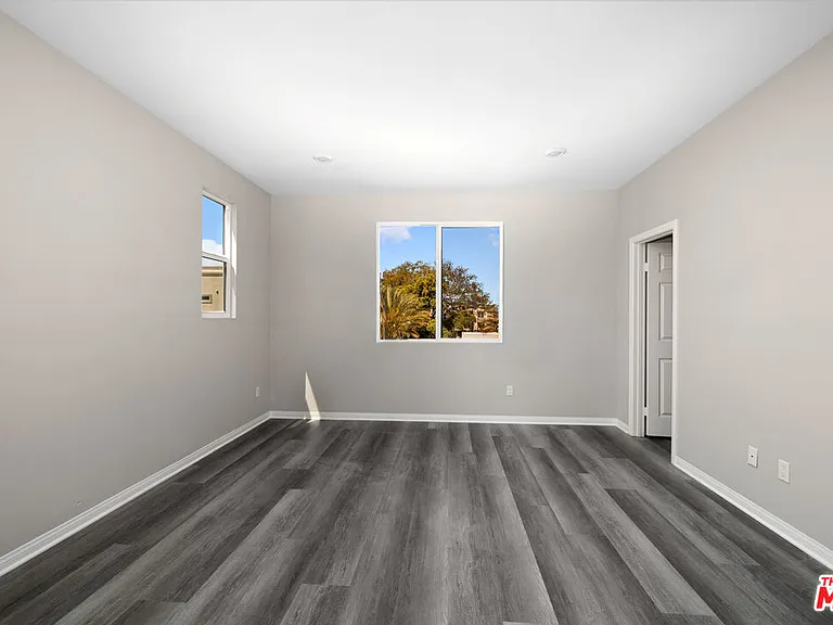 757 Daniel Freeman Cir — Photo 9