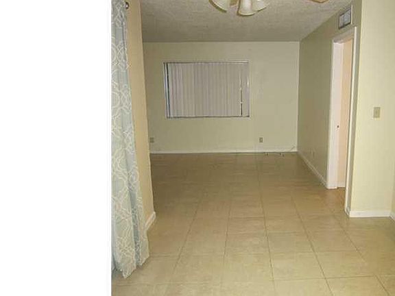 5th image of 10290 NW 36th St APT 1