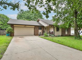 2062 S Todd Ave, Springfield, MO 65807