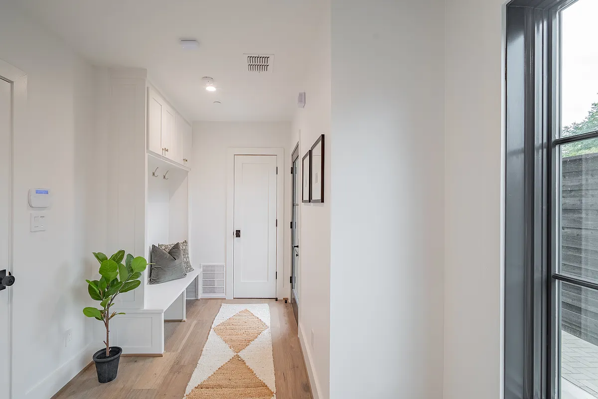 Building Photo - 4529 Emerson Ave #2