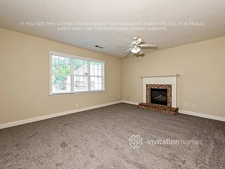 909 Lakeside Ct — Photo 4