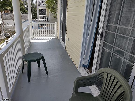 2nd image of 807 Pennlyn Pl #1-1ST