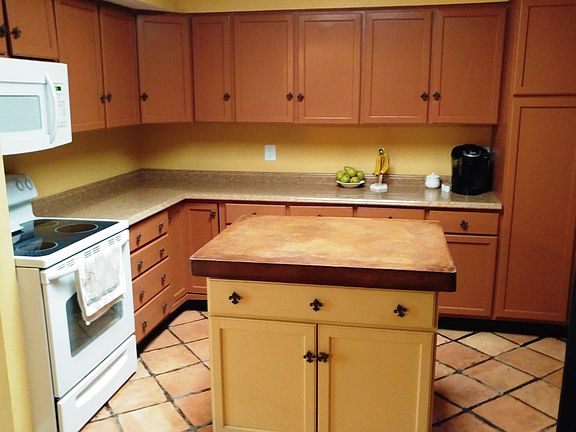 Kitchen; concrete island top