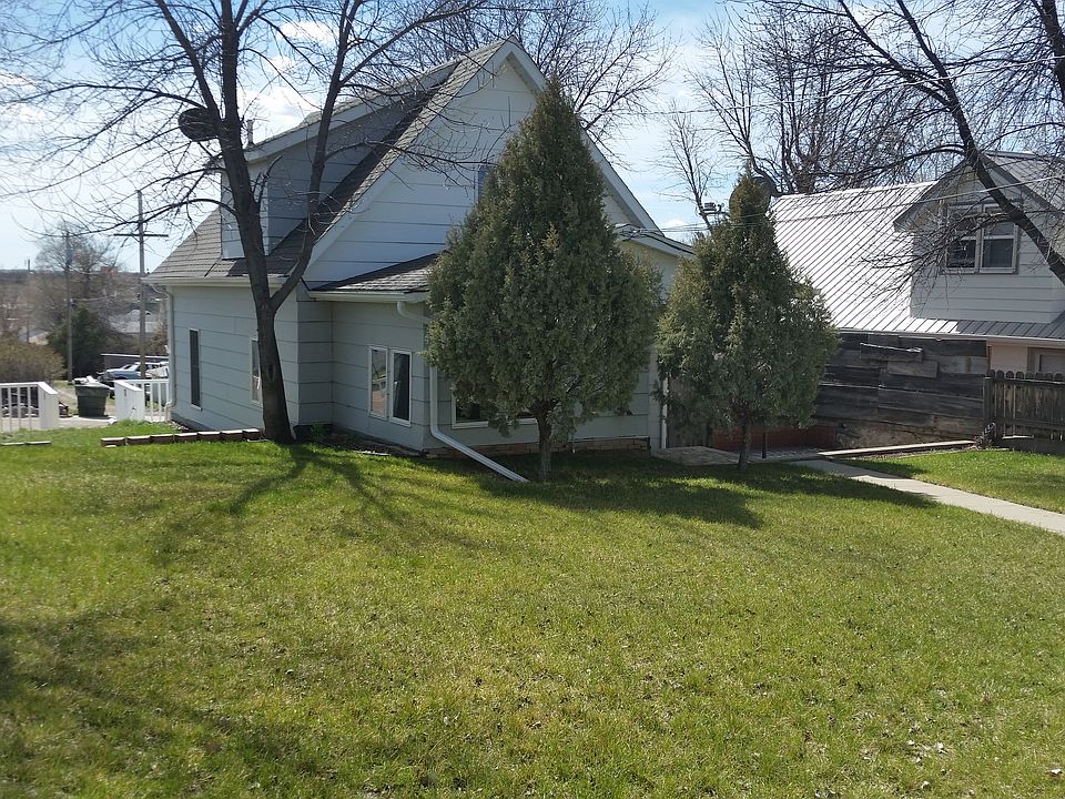 1st image of 120 3rd Ave N