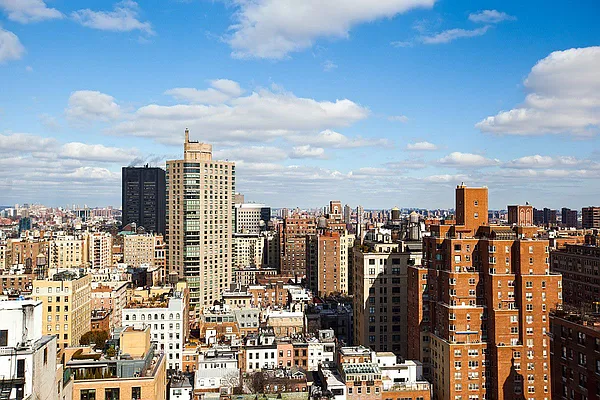 Sold by Adriana Arciello, LREB | media 27