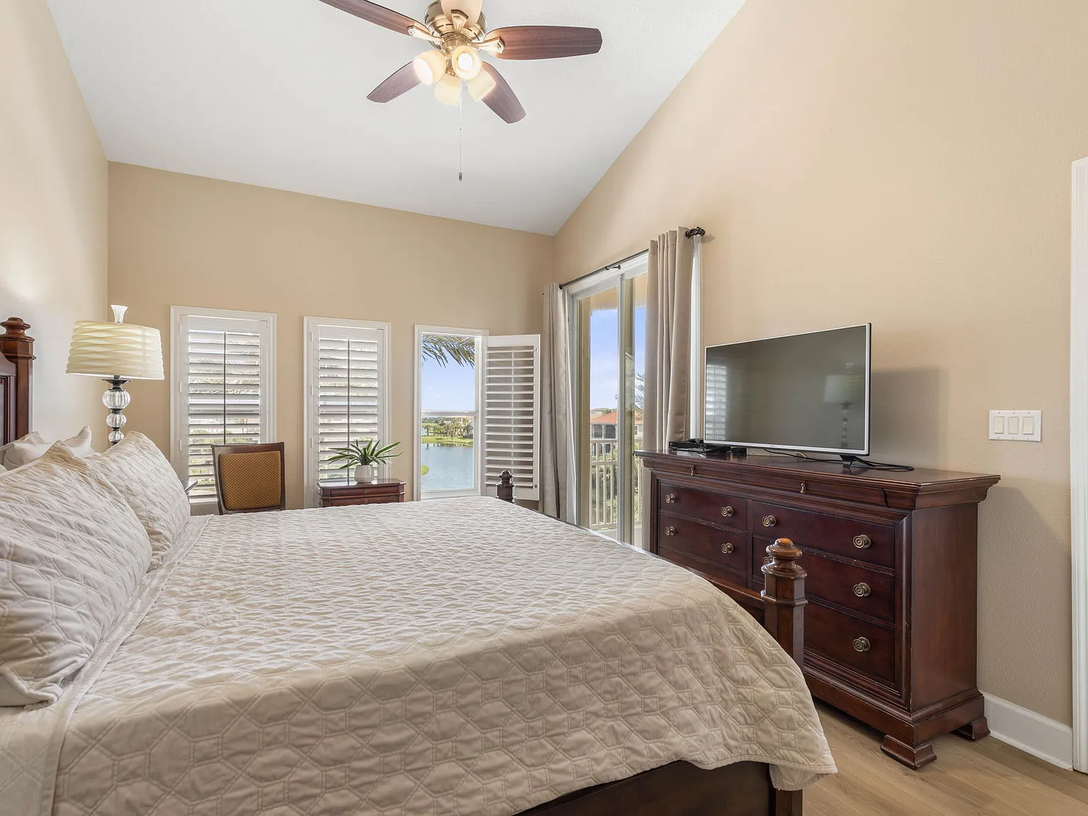 3 bed, 2.5 bath, 1859 sqft, $3,900 — Photo 2