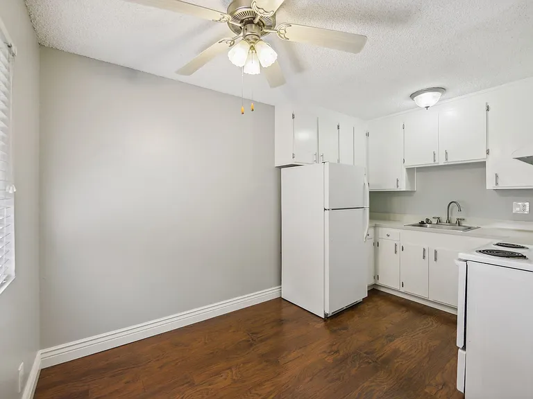 Metro Park Apartments - San Leandro — Photo 13