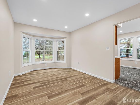 5th image of 153B Concordia Cir