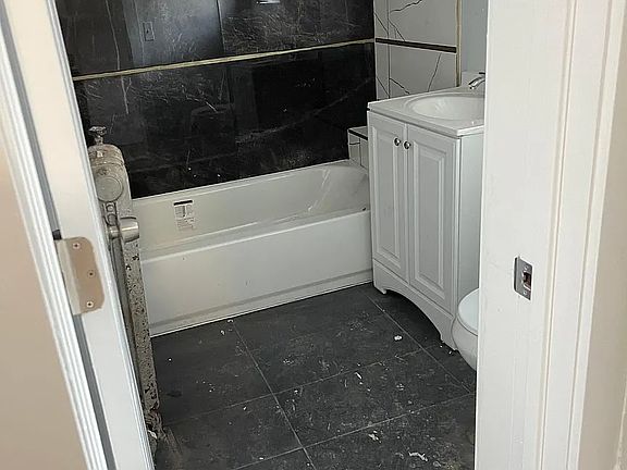 5th image of 190 Carroll St APT 41