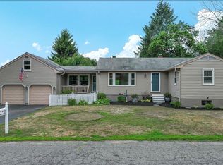 17 Landing Rd, Hampton, NH 03842