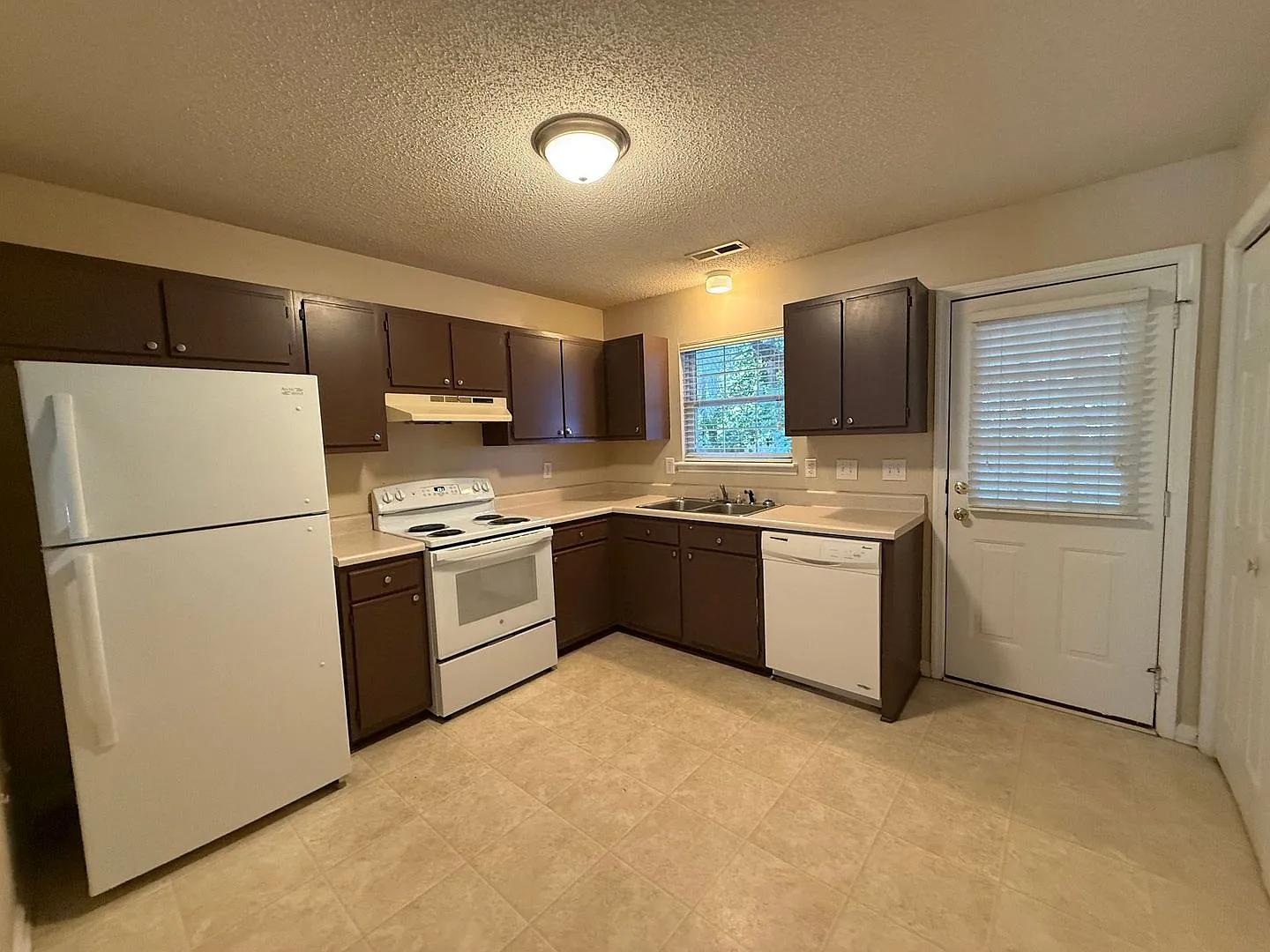 2 bedroom, 2 bath duplex — Photo 2