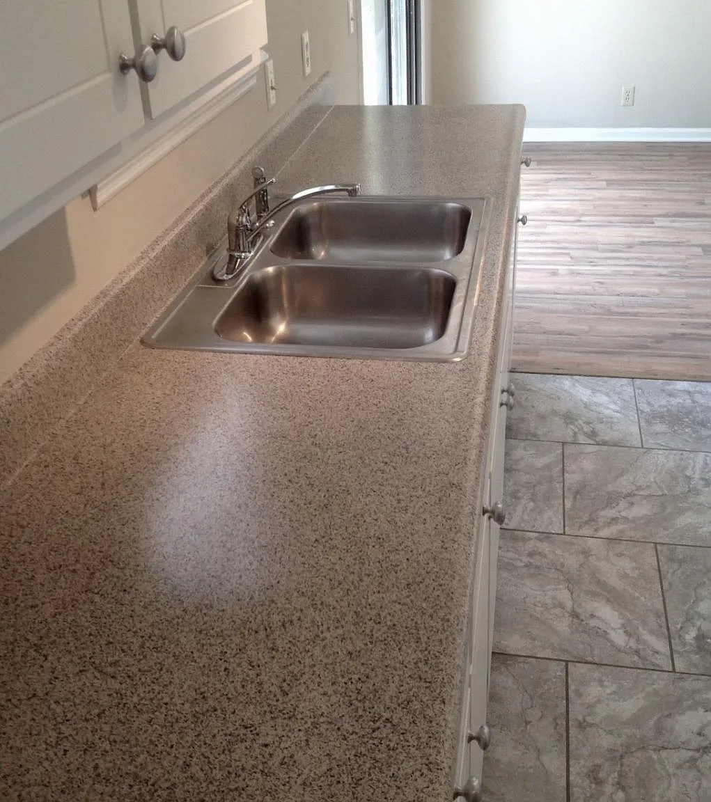 3 bed, 1130 sqft, $1,760 — Photo 4