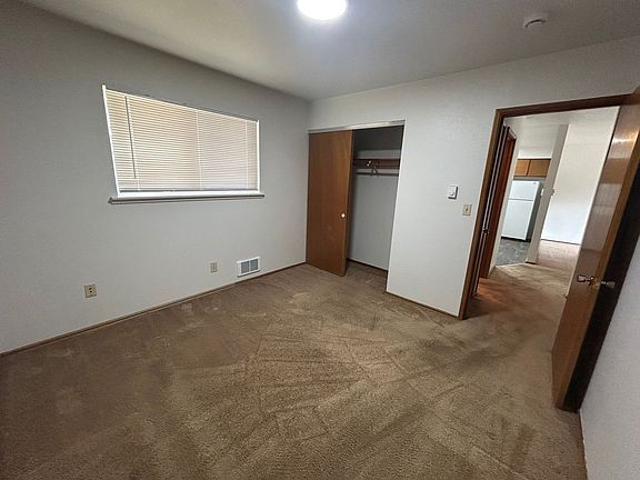 5th image of 709 Cedar Ave Unit 4