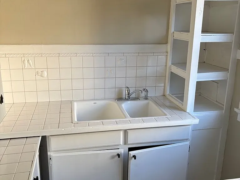 220 Belmont Ave E — Photo 13