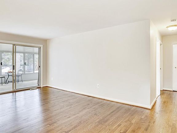 5th image of 519 Brentwood Ave