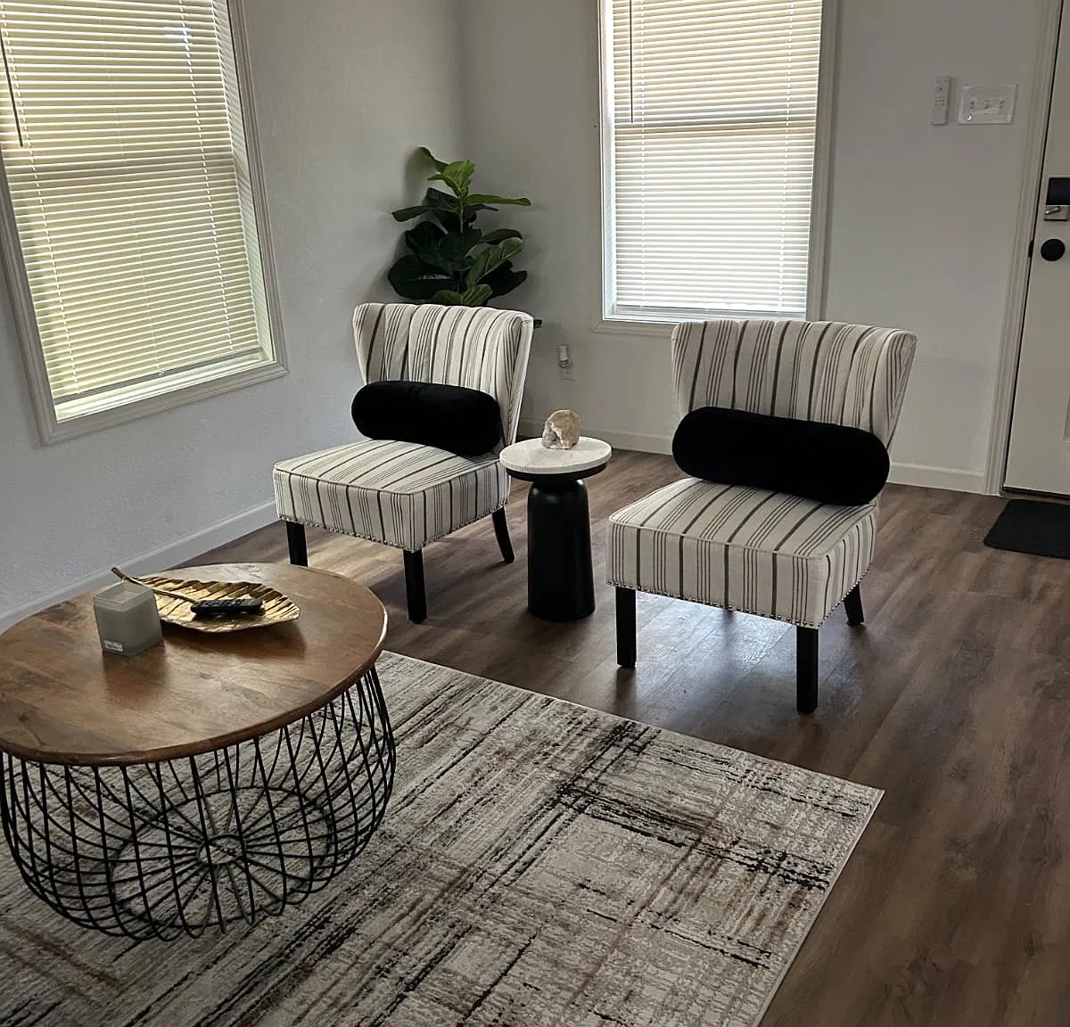 3905 Fox St — Photo 2