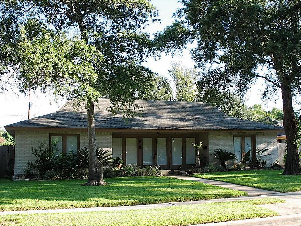1st image of 615 Bayview Dr
