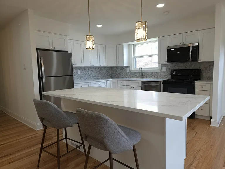 781 Livezey Ln — Photo 1