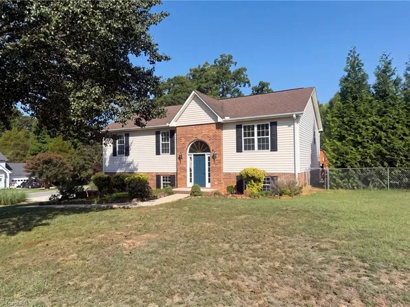 109 Briarcreek Dr, Winston Salem, NC 27107
