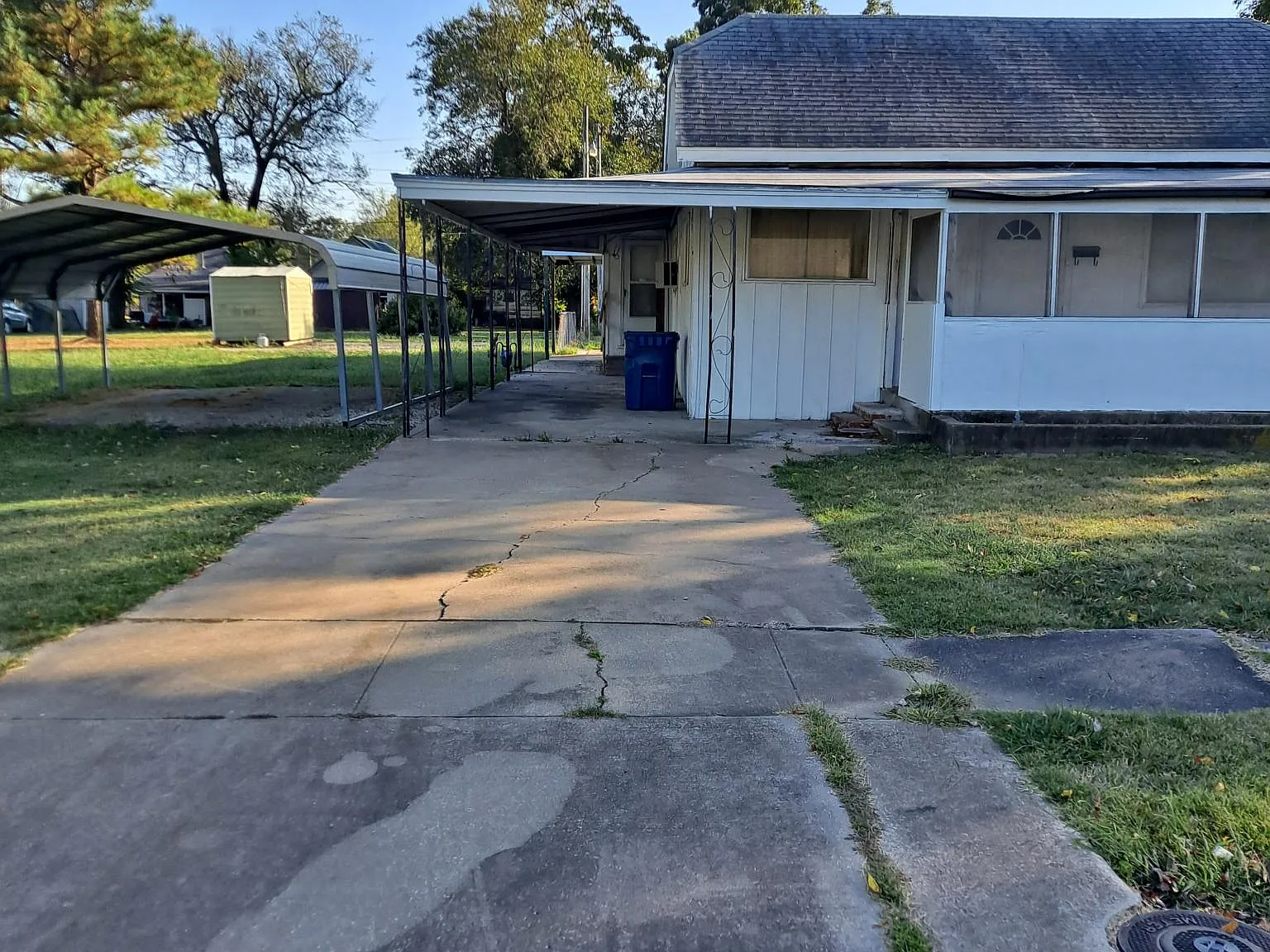 3 bed, 1696 sqft, $800 — Photo 1