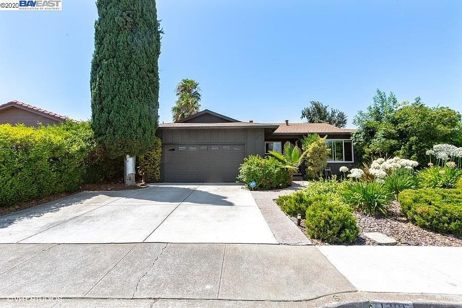 1st image of 1305 Monterey Dr