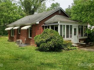 501 1st Ave W, Hendersonville, NC 28739