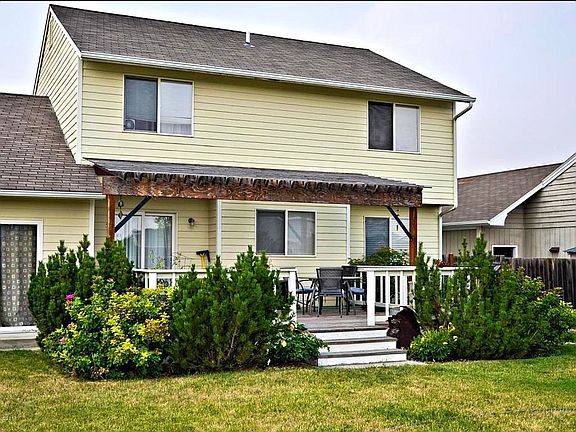 Back view of home 