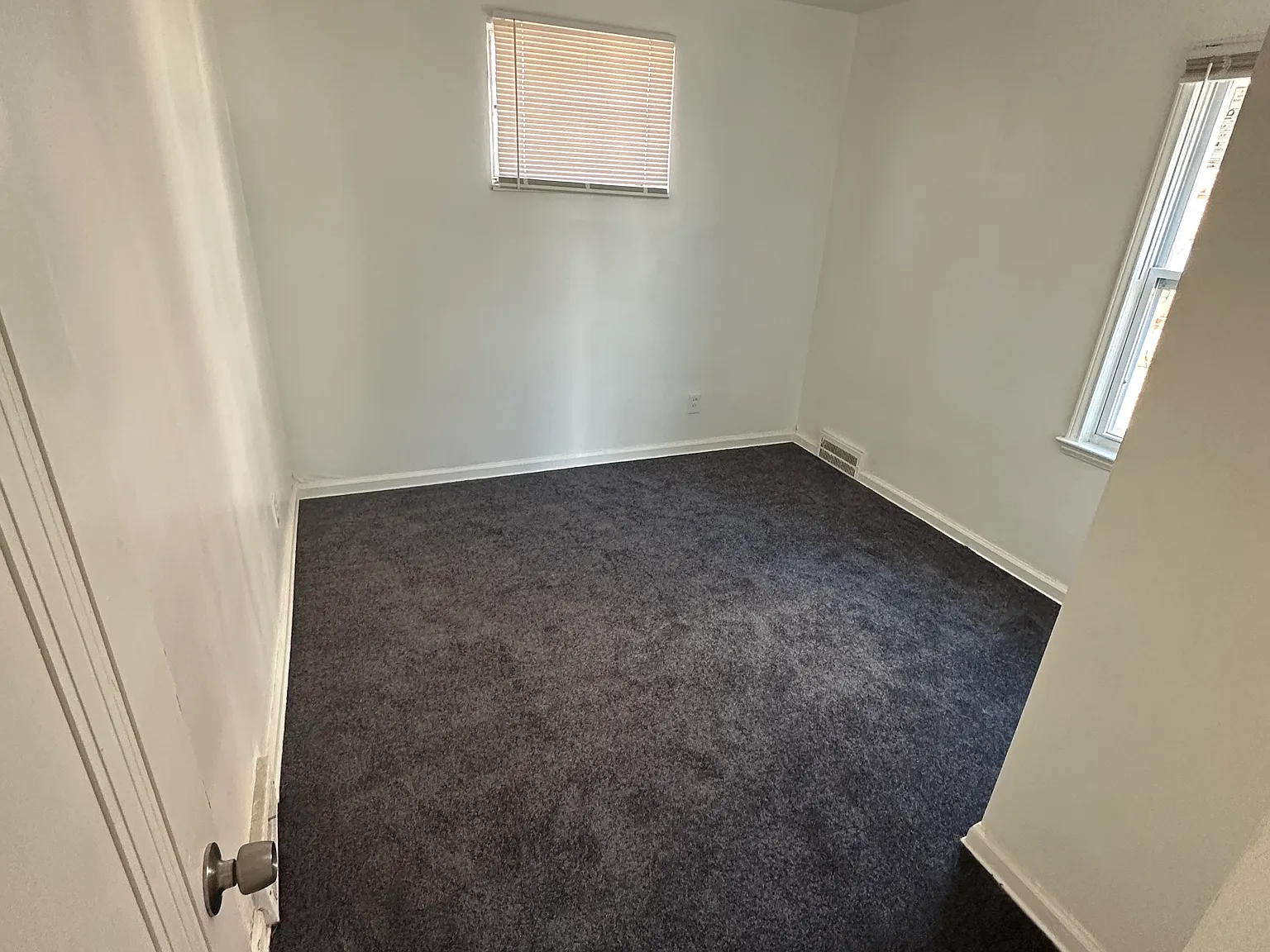4 bed, 1048 sqft, $1,500 — Photo 4