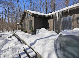 2105 Blue Ox Rd, Pocono Pines, PA 18350