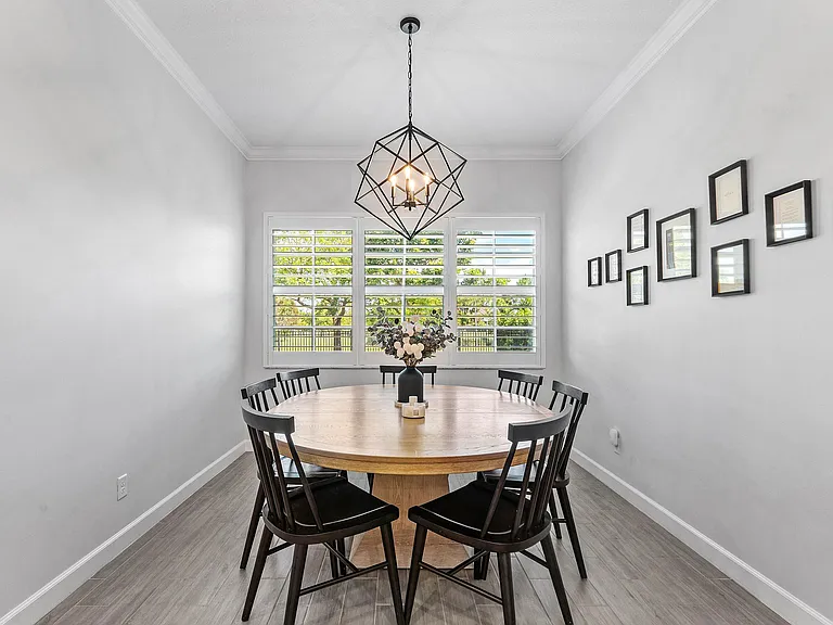 981 Castaway Ct — Photo 15