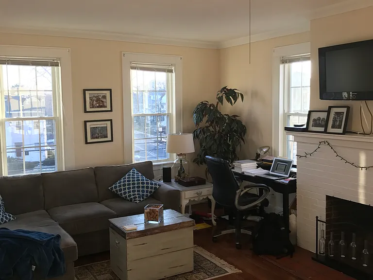 804 Farmington Ave — Photo 10