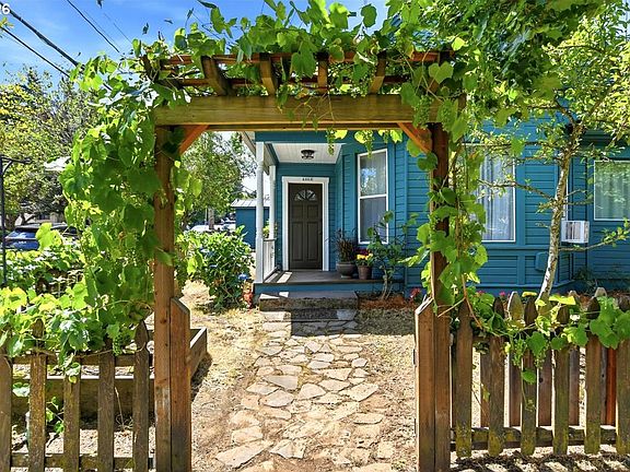 2nd image of 6060 NE Glisan St