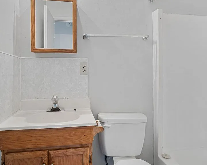 University Apartments — Photo 17