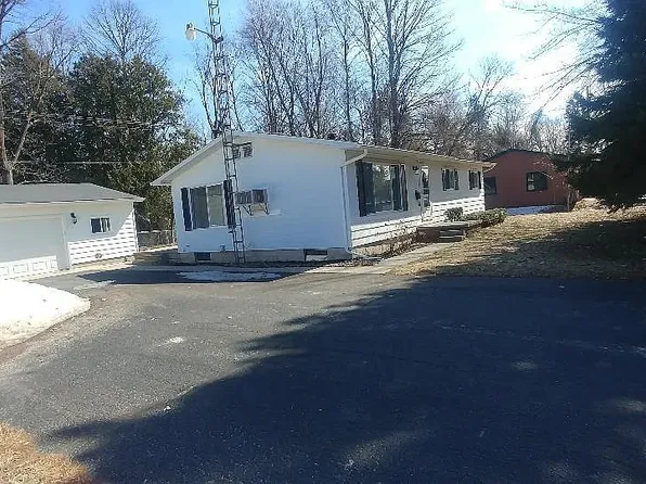 9875 E Cherry Bend Rd, Traverse City, MI 49684