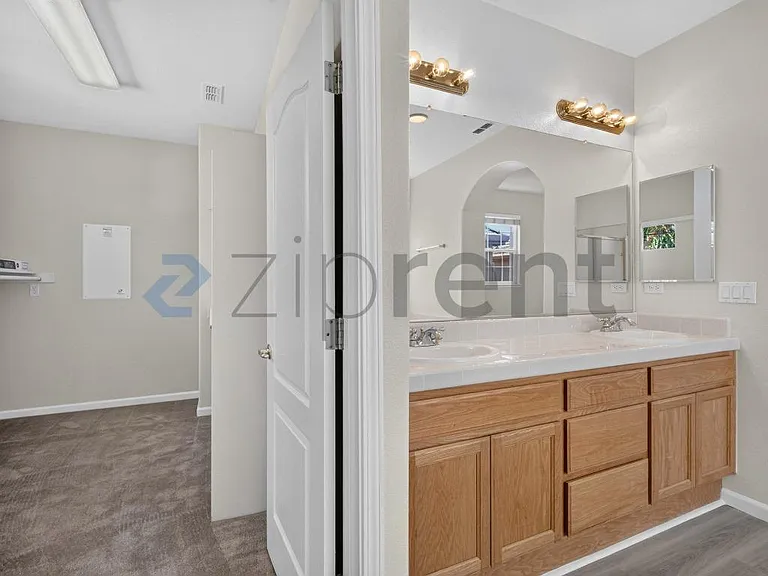 166 Barcelona Dr — Photo 32