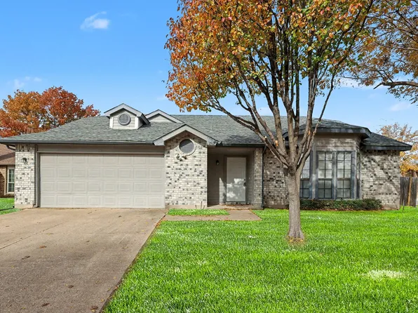 1517 Rockdale Dr, Arlington, TX 76018