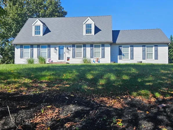 325 Hillcrest Dr, New Cumberland, PA 17070