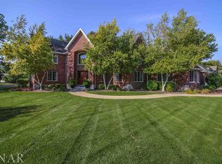 10 Fox Creek Rd, Towanda, IL 61776