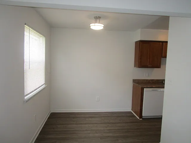 1 bed, 850 sqft, $1,050 — Photo 3