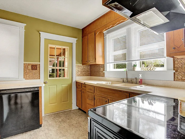 319 N 2nd St #1 — Photo 7