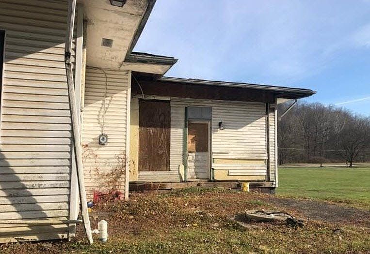 2nd image of 2084 Clearview Ave