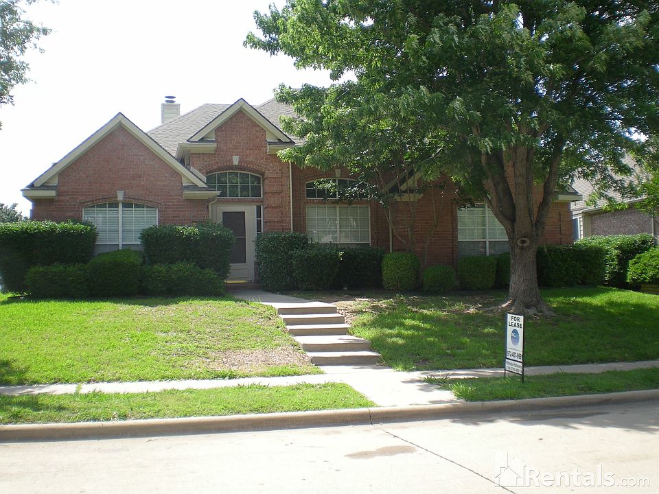1st image of 304 Fairfax Dr