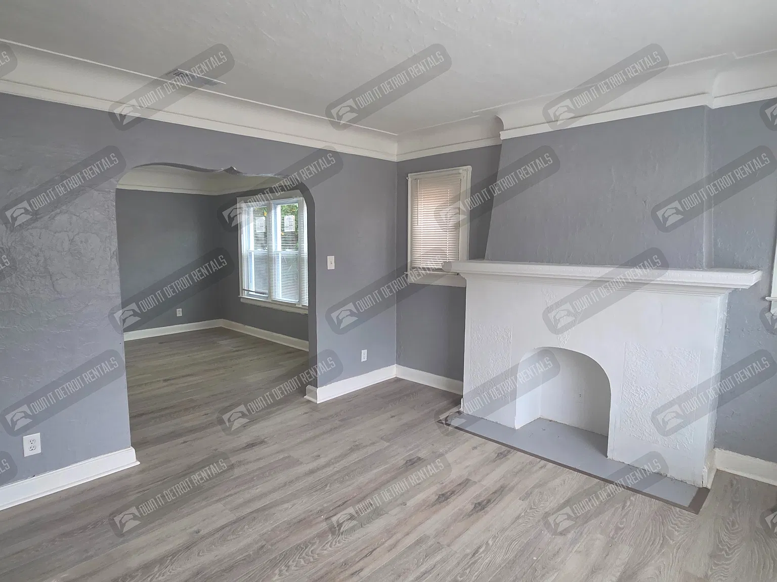 Multi Family 2 Bedroom 1 Bathroom — Photo 3