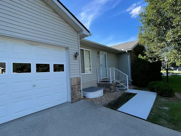251 Ontario Ln, Marine City, MI 48039
