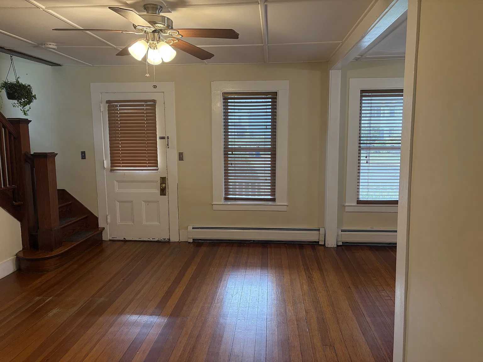 3 bed, 1217 sqft, $2,200 — Photo 2
